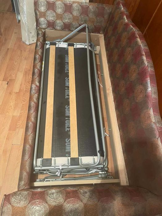 Разтегателен диван