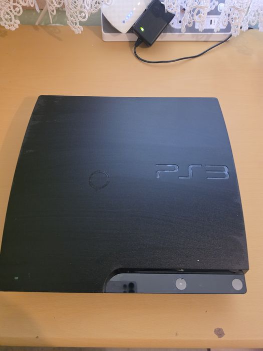 Vand PS 3 si 2 manete cadou