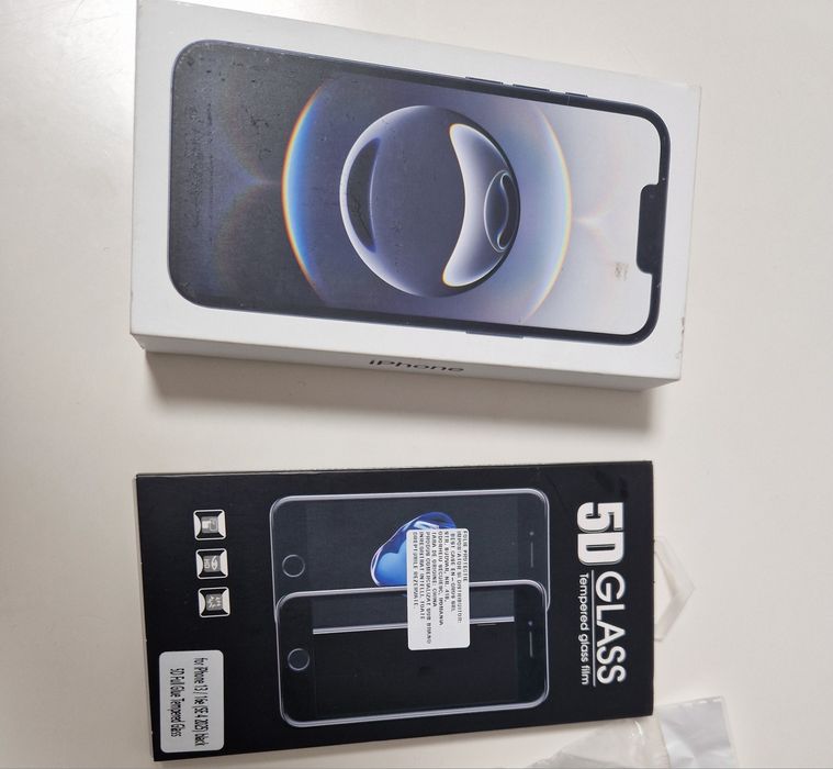 Vand Iphone 16e - sigilat - cadou folie