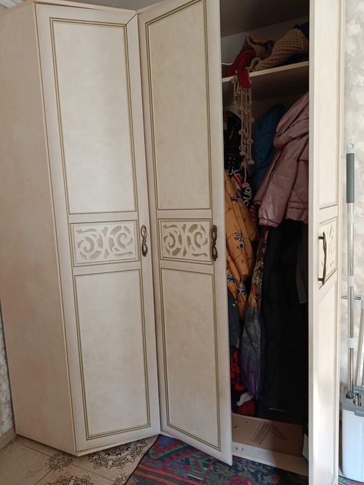 Продам шкаф в пиихожую