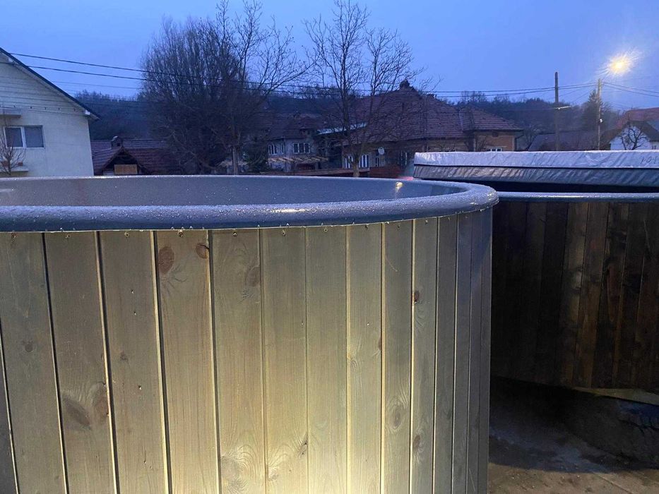 Ciubăr cu hidromasaj și sobă inox – 9–10 persoane 2,25m diametru