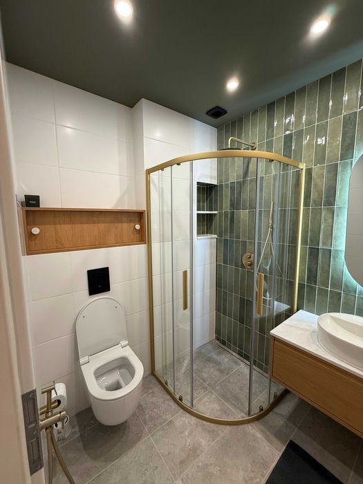 Дава се под наем обзаведен двустаен апартамент със собствен двор