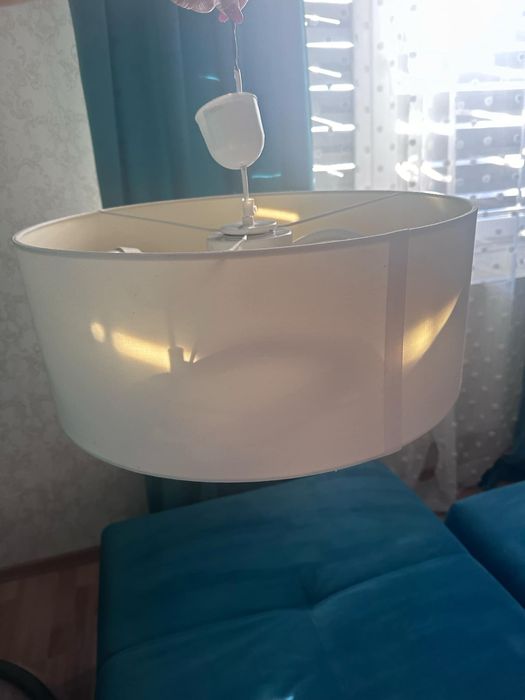 Vând doua candelabre