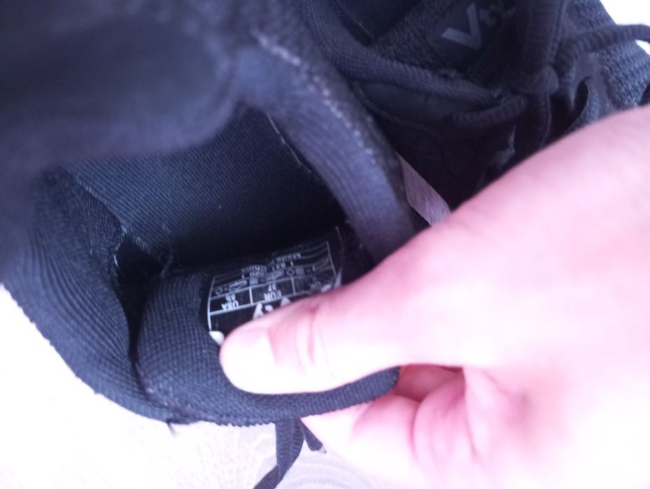 Черни маратонки Vry