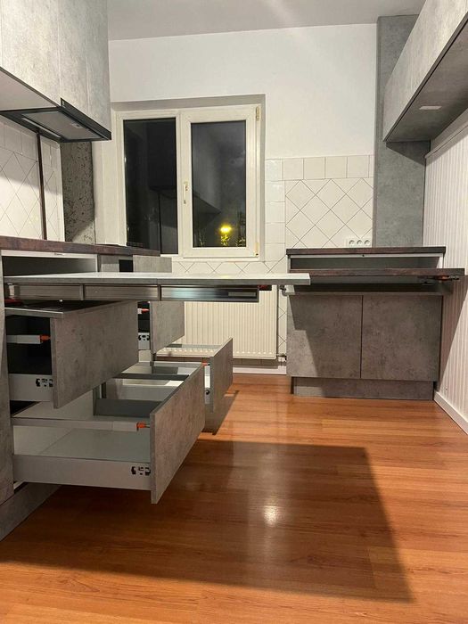 Mobilier la comandă PAL/MDF – bucătării, living, dormitoare, dressing