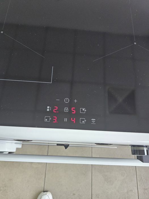 Свободностояща печка с индукционни котлони и пара Voss-Electrolux VKI1