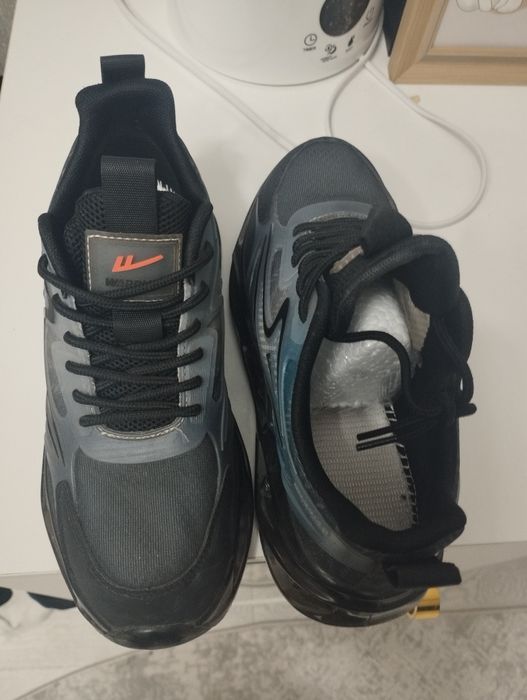 Кросовки спортивные