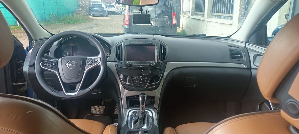 Vând Opel Insignia Sport Tourer 4X4 OPC