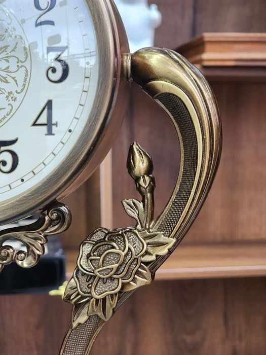 Часы настольные  цветы зелёный европейский