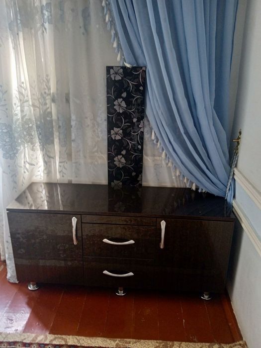 Mebel Prixojka va podstavka tv