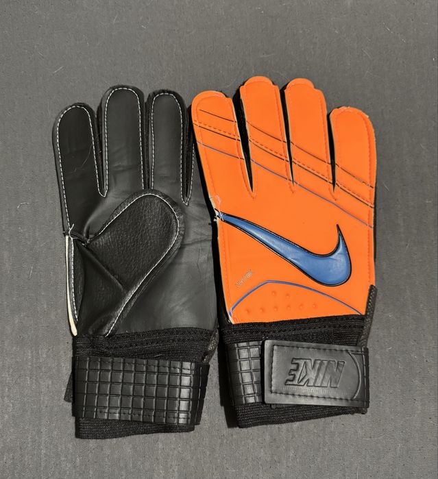 Вратарски ръкавици Nike – нови, размер 9 и 10