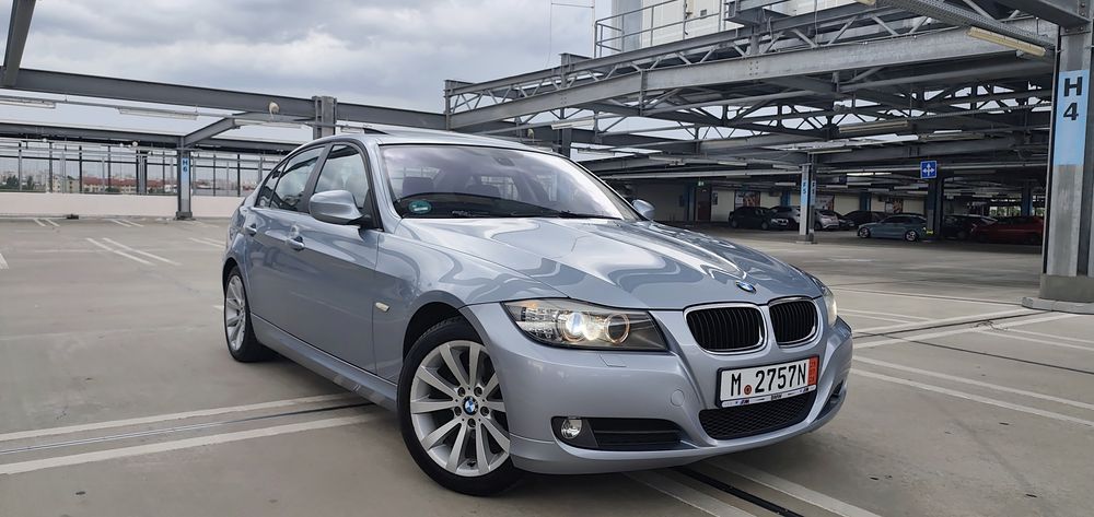 BMW seria 3/320/177cp/facelift/trapă/Car-Play/navigație/bi-xenon/Germania