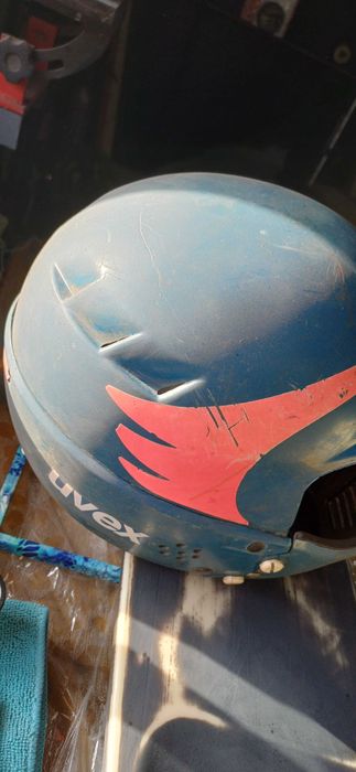 Ретро ски каска UVEX