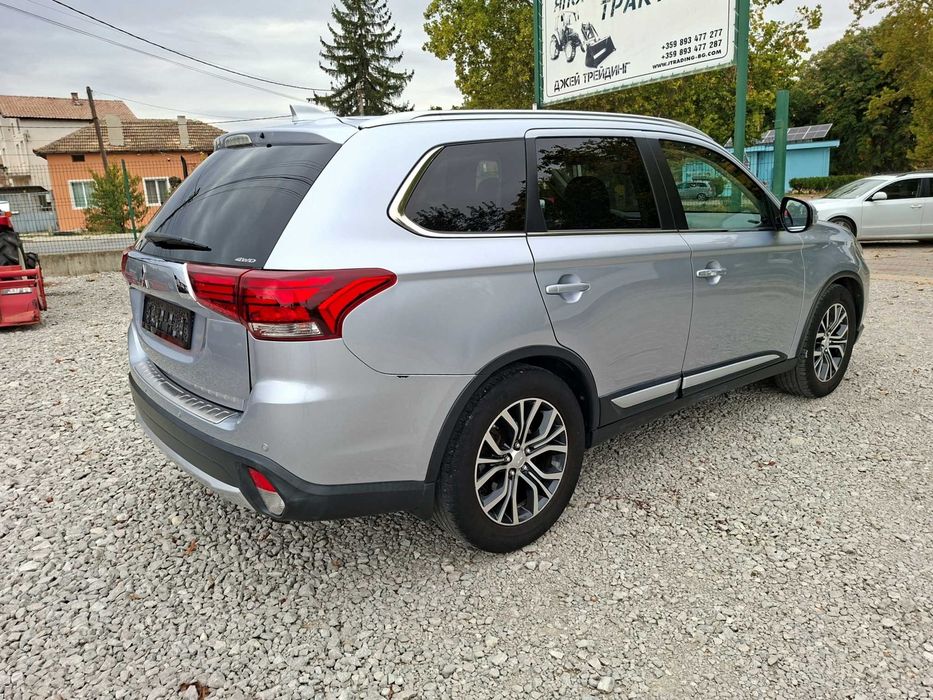 Mitsubishi Outlander 2.2DiD 4X4 7-местен Сервизна история 1 собственик