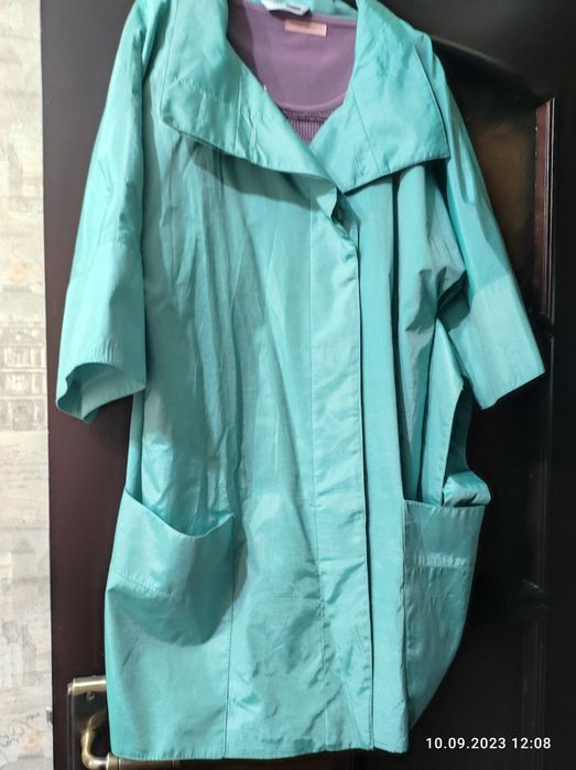 Продаются женские джинсы,размер 30в хорошем состоянии и тренч в хороше