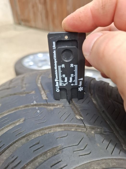 Jante tablă 15" cu cauciucuri de iarnă