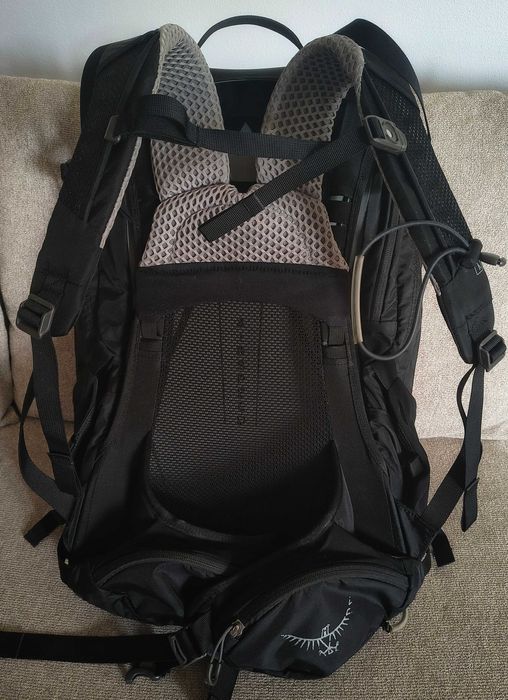 Osprey - Manta 34, black, with unused 2.5 L reservoir included.