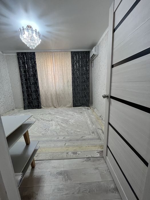 Үй сатылады! Жаңа үйдегі 3 бөлмелі кең пәтер .