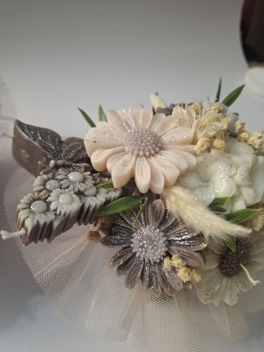 Aranjament decorativ handmade – bicicletă vintage cu flori