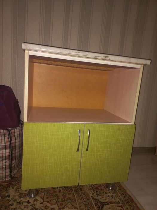 Продам кухонную тумбочку б/у