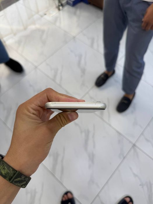 iphone 11 White.