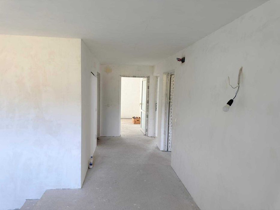 Vand casa 180 mp cu 2 terenuri de 5500 mp