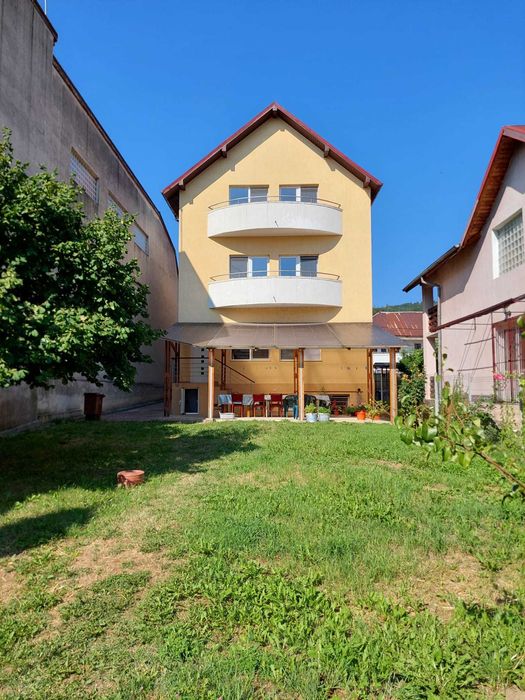 Vilă 515 mp + Spațiu Comercial închiriat (Venit Sigur) - Călimănești