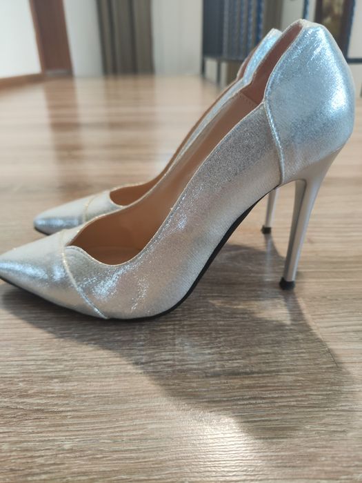 Елегантни дамски обувки