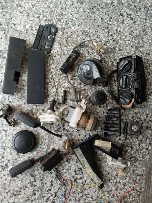 Продава се Пасат б3 комби на части. Колата е 1.8 RP 90