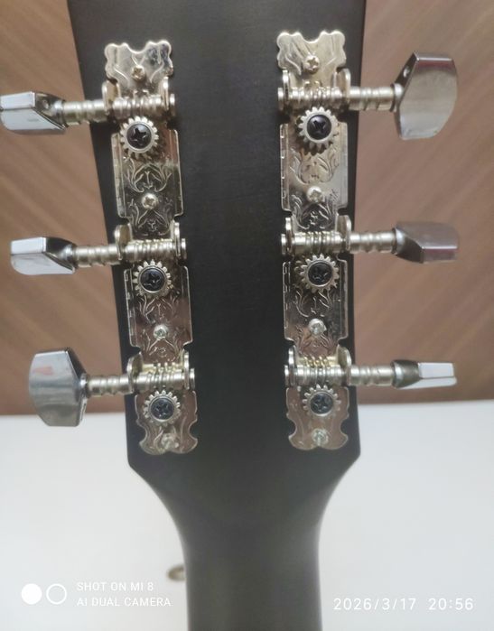 Акустическая гитара в идеальном состояний