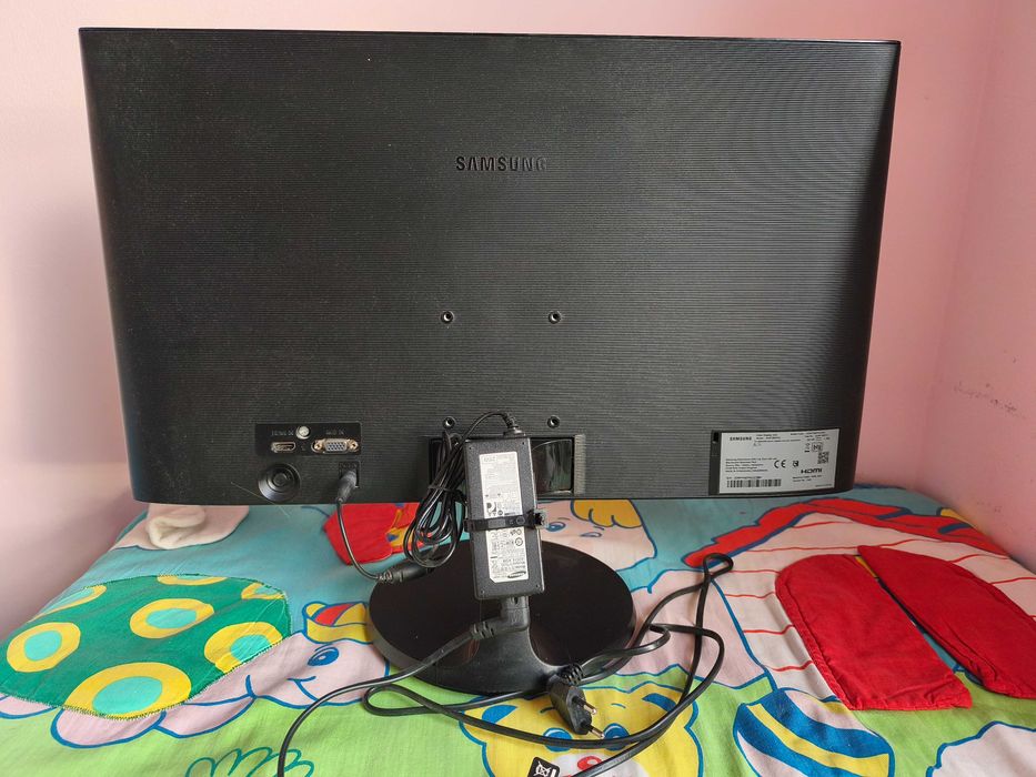 Монитор Samsung S24F350FHU 24" 1920 x 1080 pixels Full HD LED.Запазен Цена 120лв