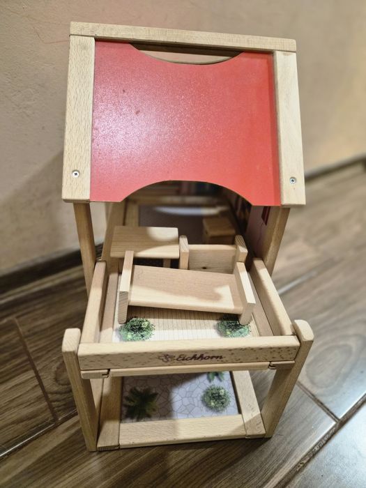 Дървена къщичка за игра