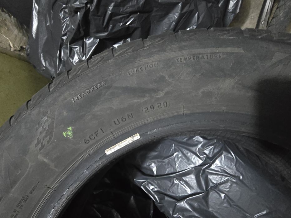 Vând anvelope 215 60 16