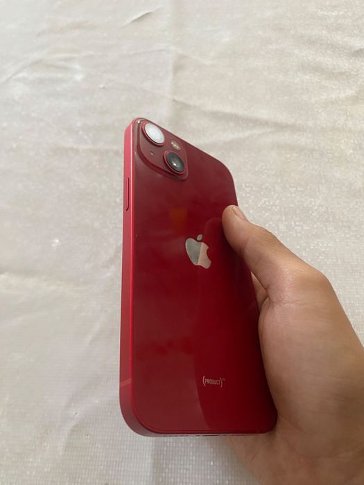 Iphone 13 red.