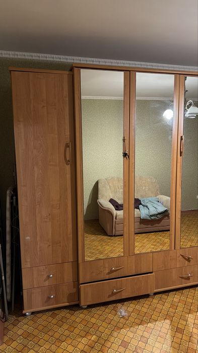Продам шкаф в комнату