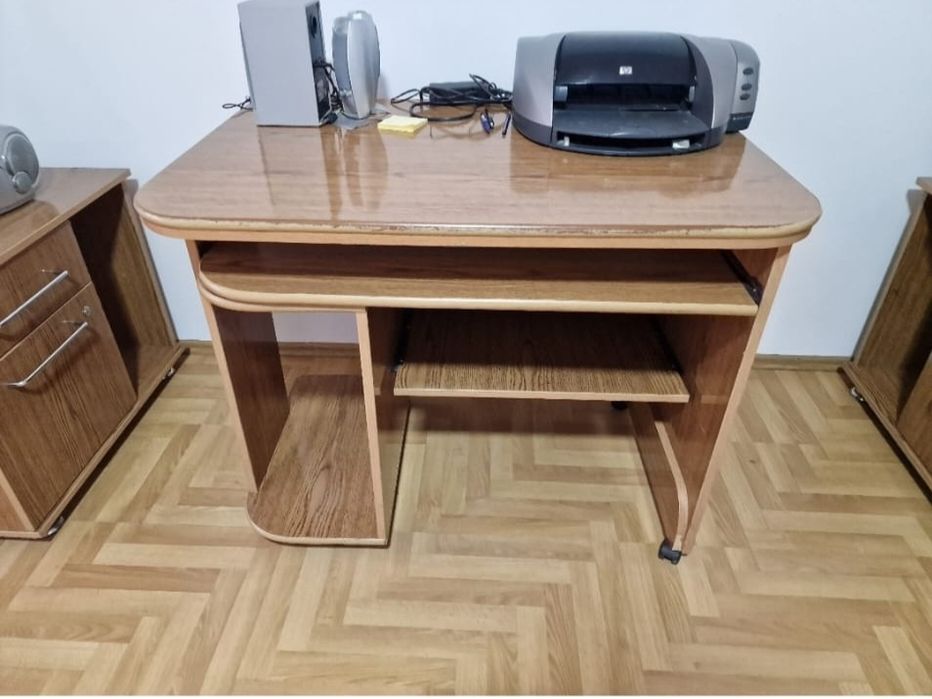 Birouri  pentru diverse activități, pentru scoli, sali de conferință , after school
