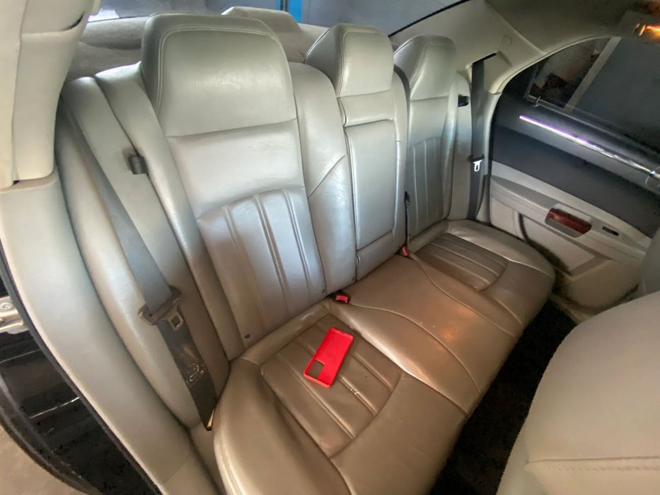 Dezmembrez piese Chrysler 300c