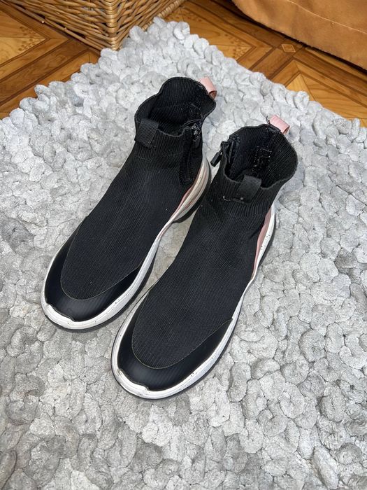 Крассовки Носки Zara