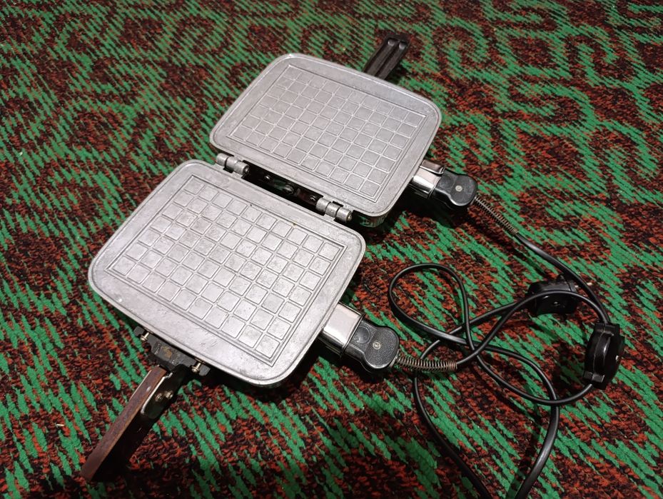 Вафельница СССР для дома и домашных выпечки.