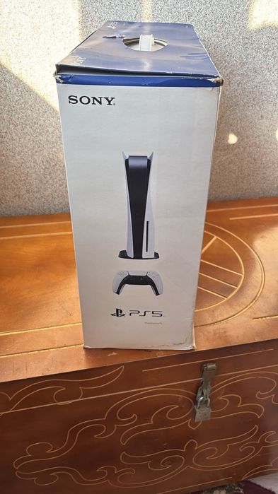 Продам Play Station 5 (PS5)