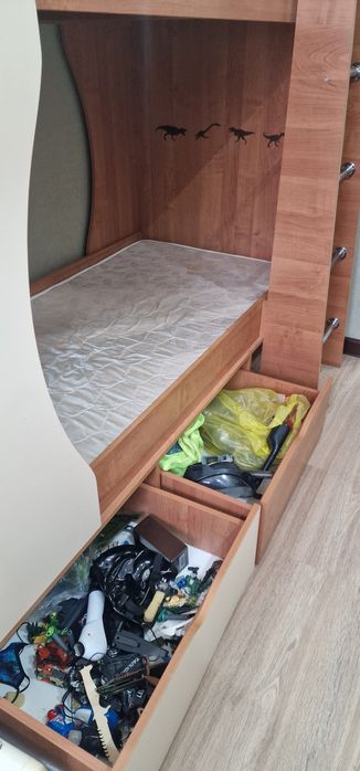 Детская двухярусная кровать