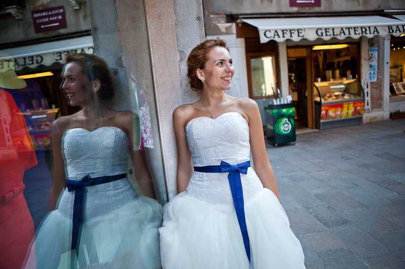 Rochia de mireasa pe care o sa o iubesti (Model Vera Wang)