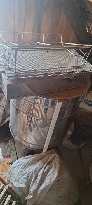 centrifuga pe 4 rame , tava de descapacit