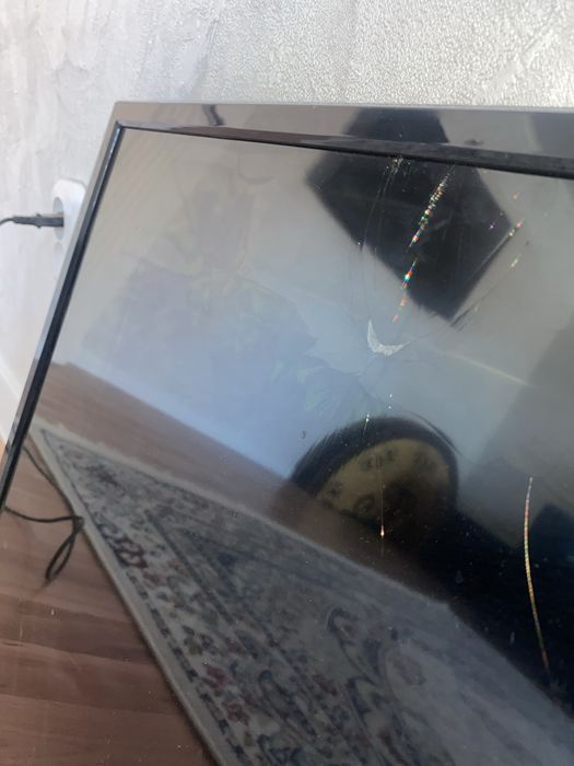 Продам на запчасти телевизор