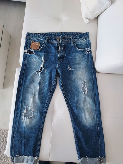 vând blugi baieti,model deosebit,marimea 31/31,produs nou.