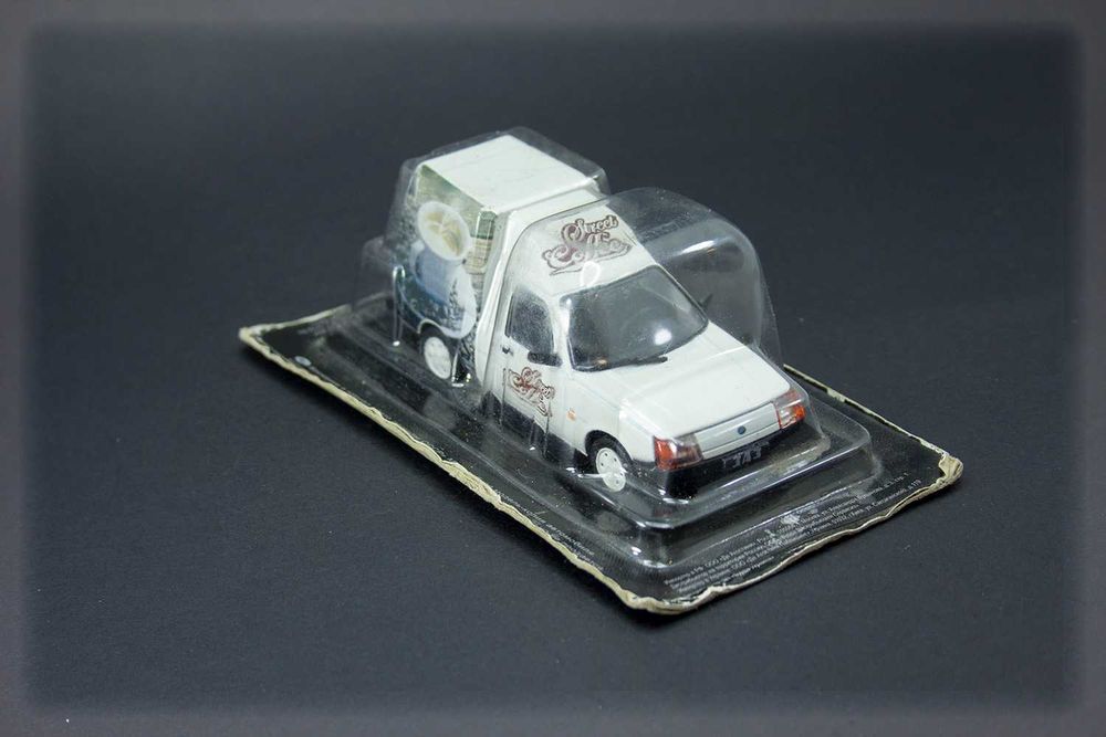 Игрушечный автомобиль ЗАЗ "Таврия" 1305 - Уличное кофе. масштаб 1:43.