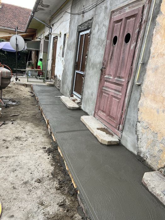 **Apartament la curte comună, Gheorghe Doja 71 , ultracentral , Parneava – Arad**