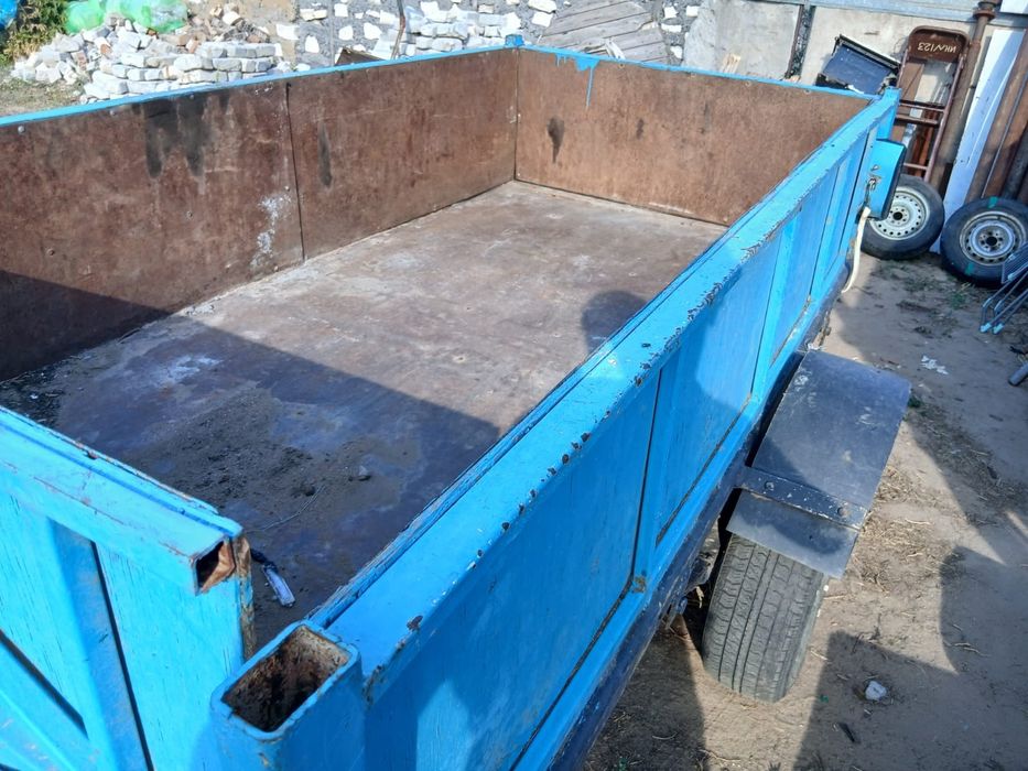 Продам прицеп синий