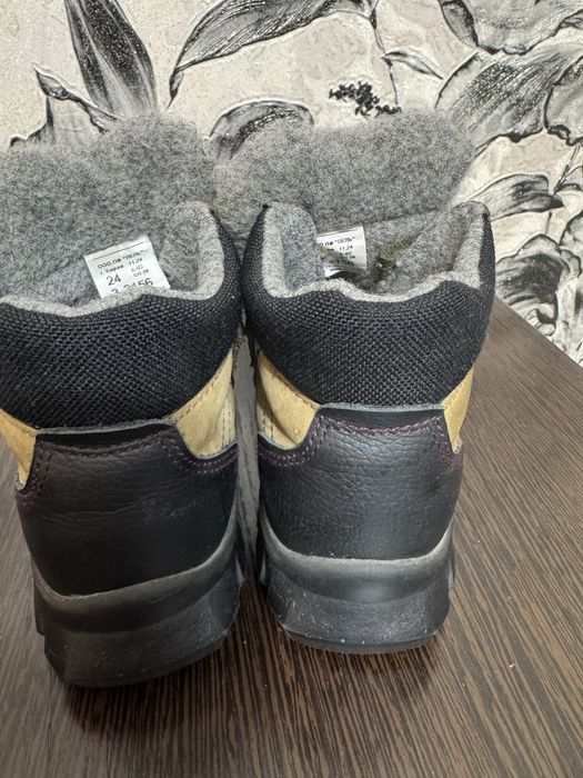 Продам супер ботинки 24 р