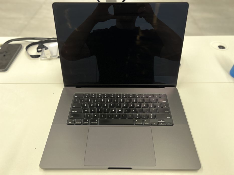 Macbook M3 Pro 16 32ОЗУ/512SSD